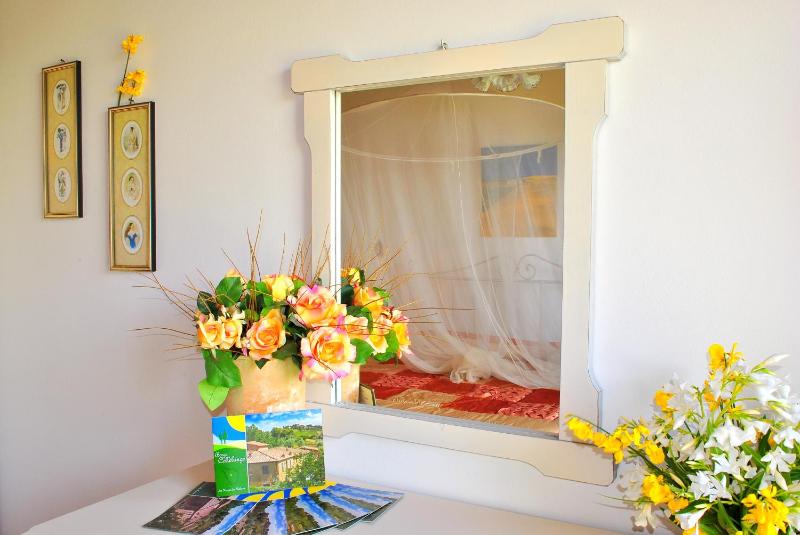 One-Bedroom Apartment image 4