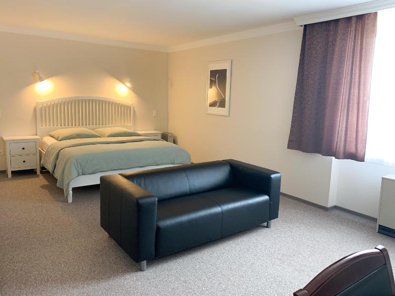 Deluxe Room image 3