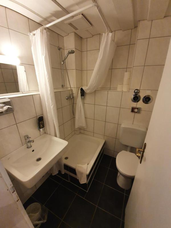 Double Room with Shared Bathroom image 2