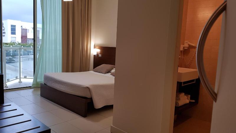 Double Room image 4