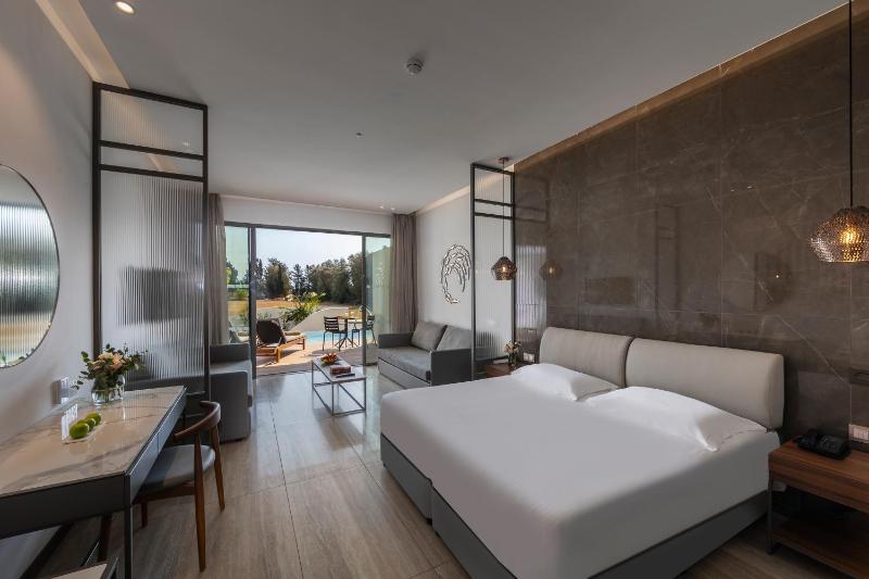 Suite with Pool View image 1