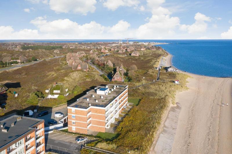 One-Bedroom Apartment with Balcony image 3
