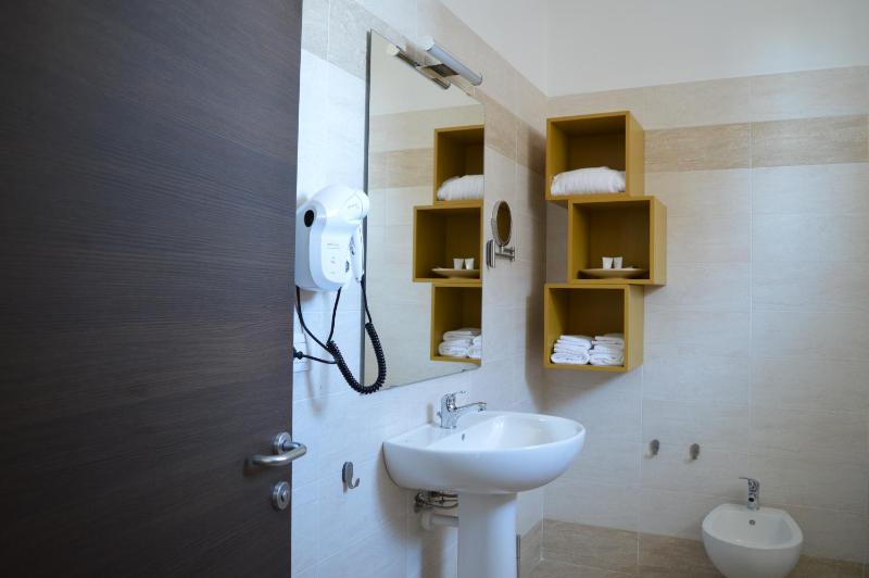 Deluxe Triple Room image 1