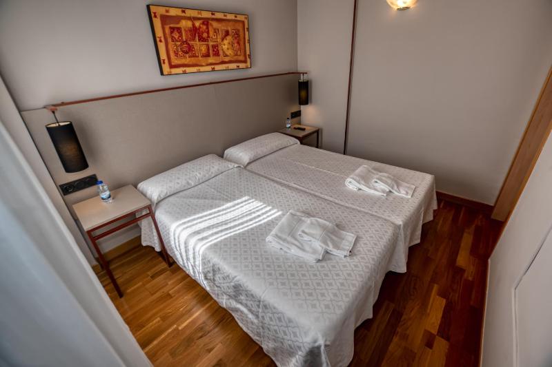 Family Room (2 Adults + 2 Children) image 4