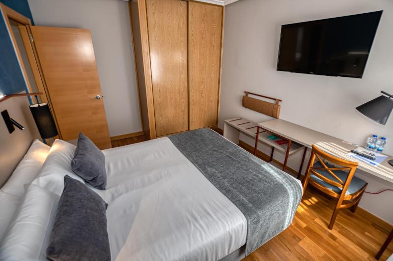 Family Room (2 Adults + 2 Children) image 2