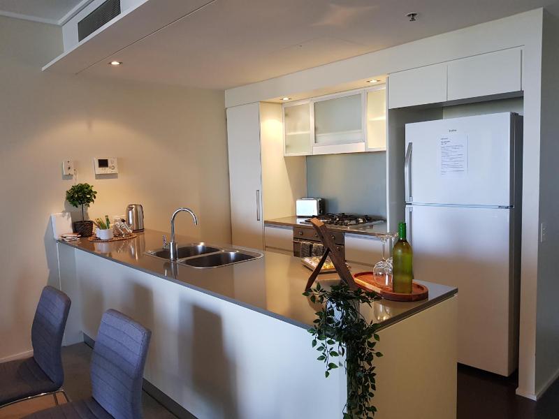 Amazing River View - 3 Bedroom Apartment - Brisbane CBD - Netflix - Fast Wifi - Carpark - image 16
