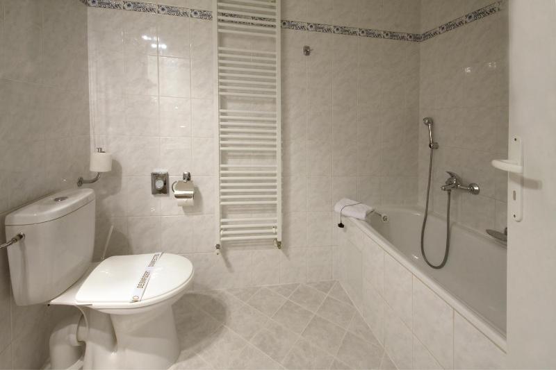 Standard Double or Twin Room image 2