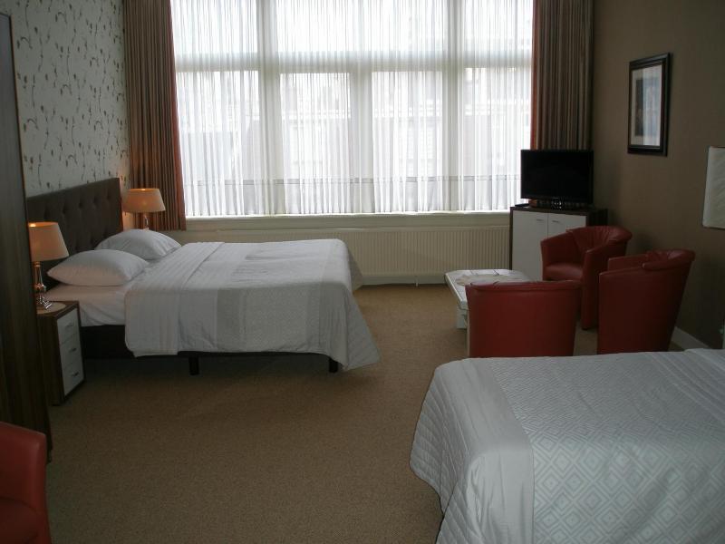 Standard Triple Room image 3