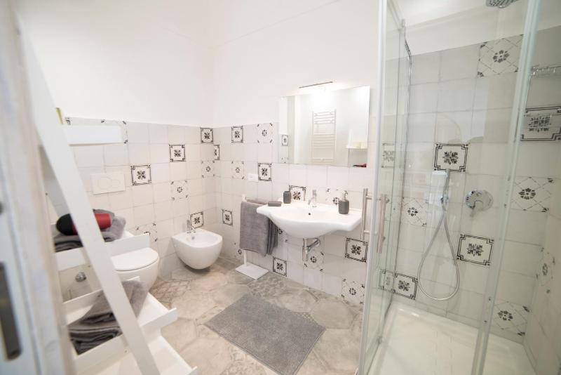 Large Double Room image 2