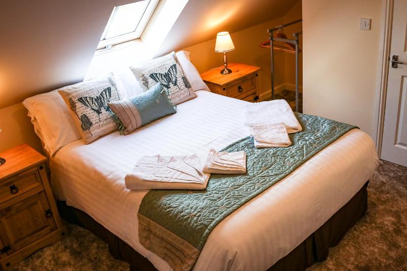 Small Double Room image 3
