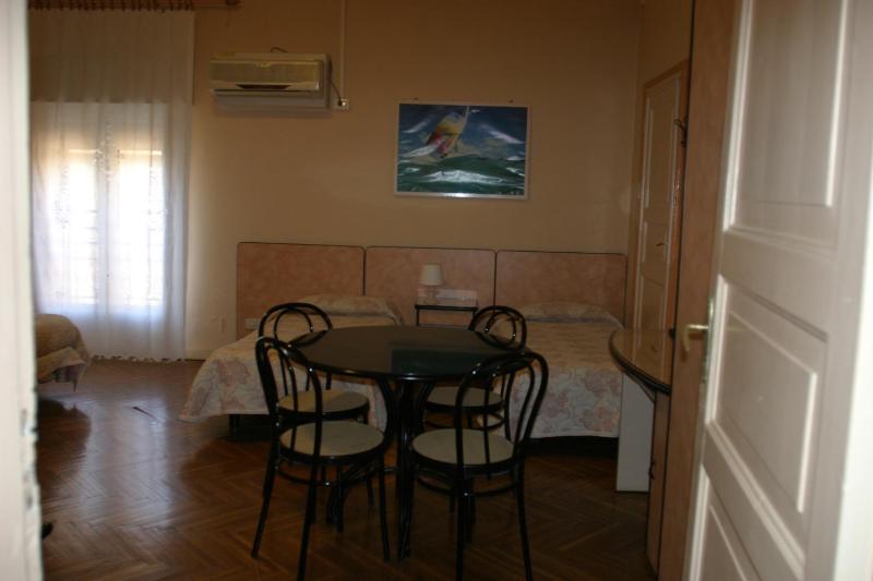 Quadruple Room with Shared Bathroom image 3