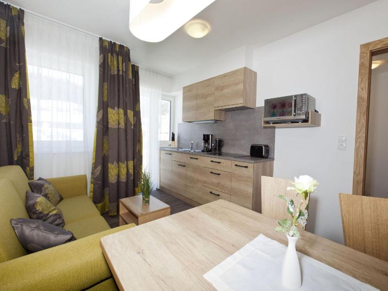 Standard Two-Bedroom Apartment with Garden image 4