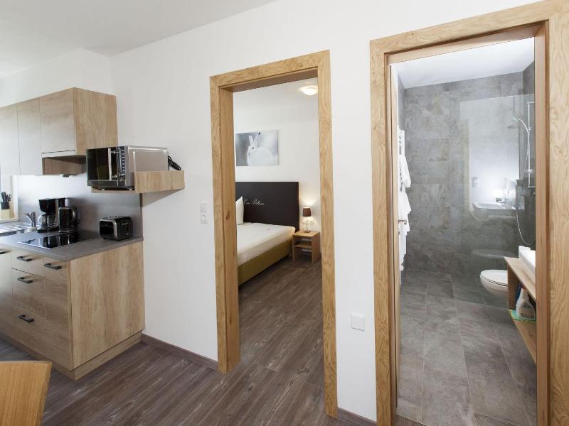 Standard Two-Bedroom Apartment with Garden image 3