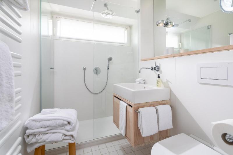 One-Bedroom Apartment with Balcony - Meeresburg image 4