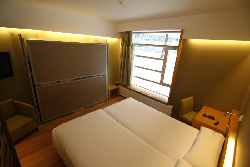 Quadruple Room image 1