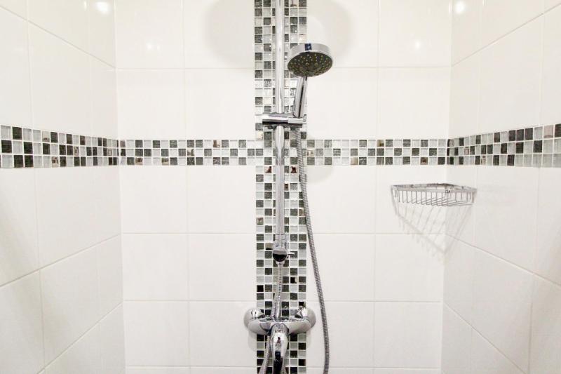 Quadruple Room image 3