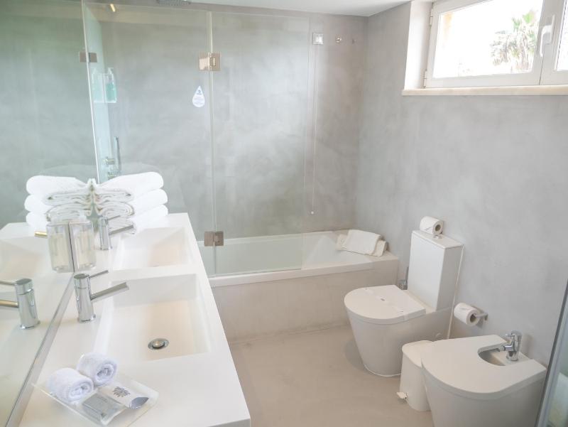 Suite with Sea View image 3