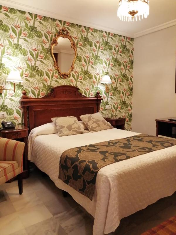 Queen Room image 3