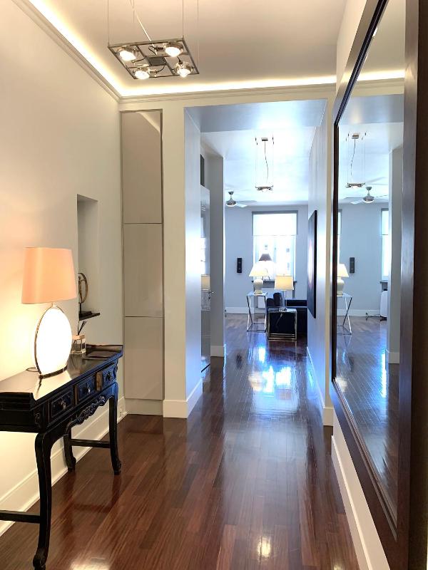 MONDRIAN Suite with Old Town Market Square view image 2