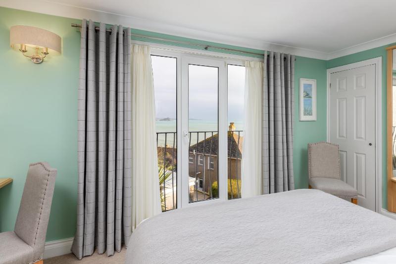 Superior Double or Twin Room with Sea View image 1