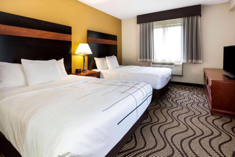 One-Bedroom Deluxe Suite with Two Queen Beds - Non-Smoking image 2