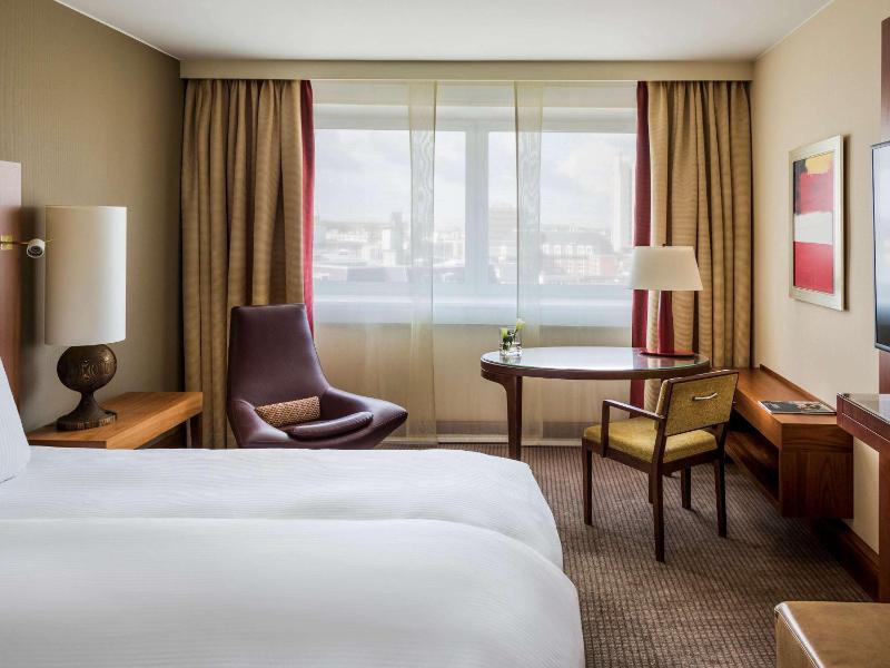 Superior Twin Room image 4