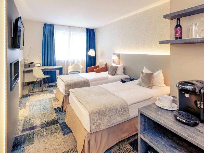 Standard Twin Room image 3