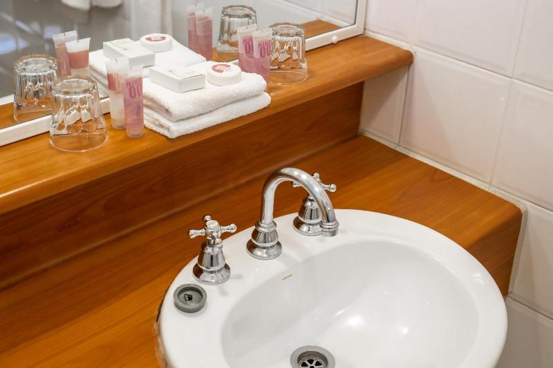 Twin Towers Inn - image 14