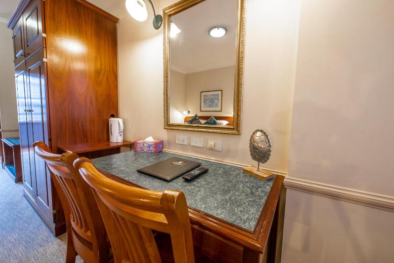 Superior Twin Room image 4