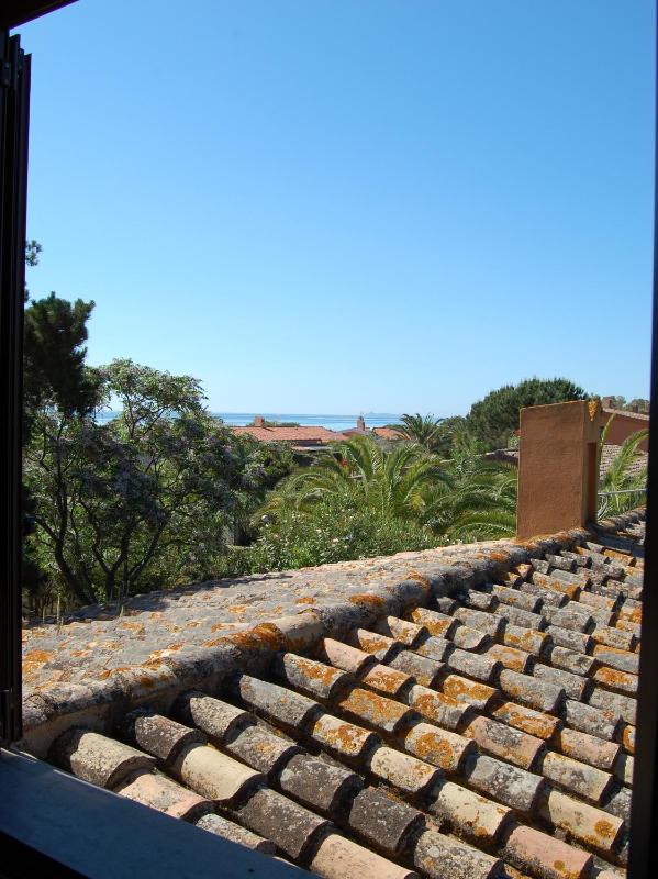 Two-Bedroom Apartment with Sea View (5 Adults) image 3