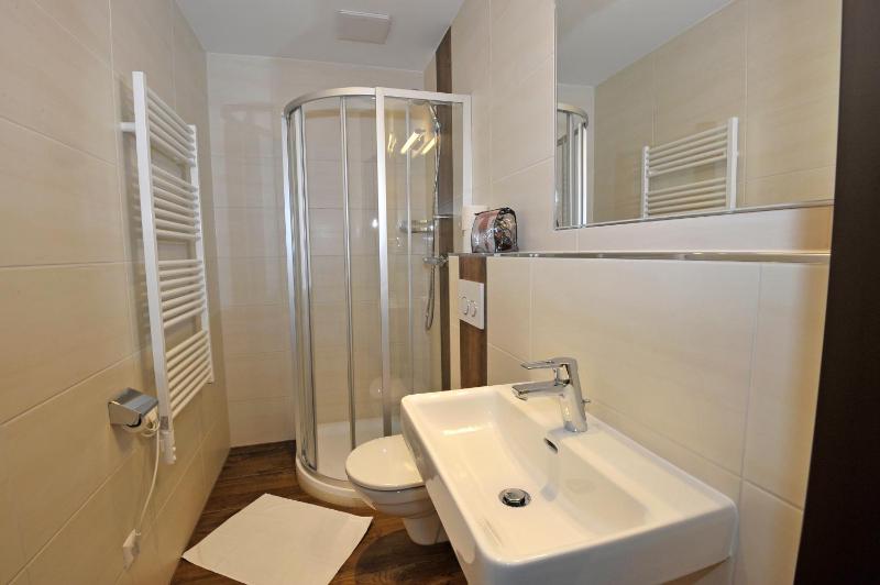 Four-Bedroom Apartment with Balcony  image 2