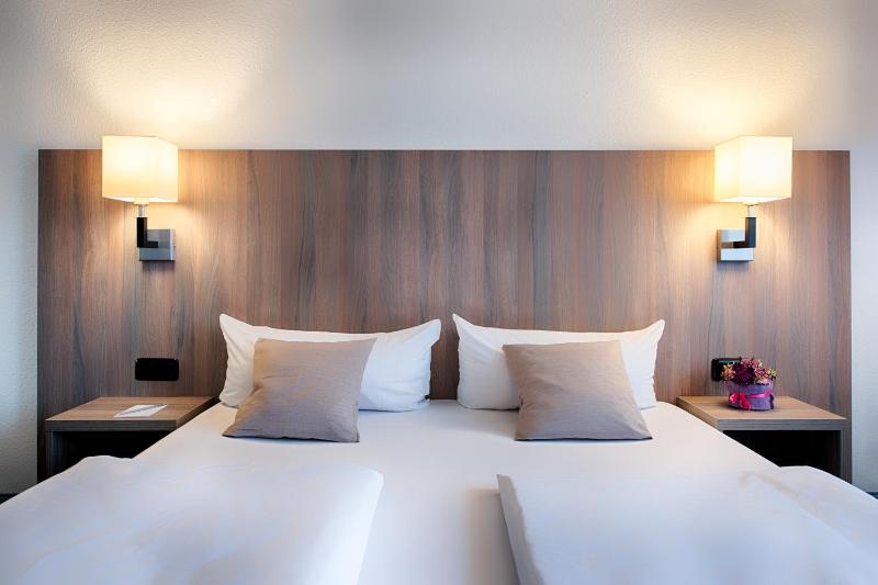Business Double Room image 2