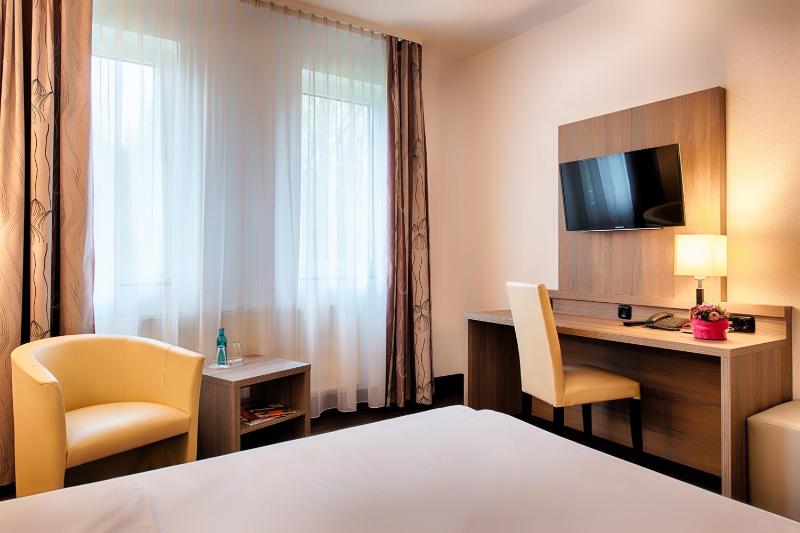 Business Single Room image 4