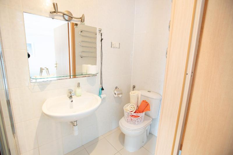 Double Room image 3
