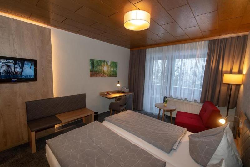 Double Room with Balcony image 3