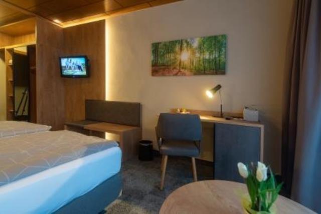 Double Room with Balcony image 4