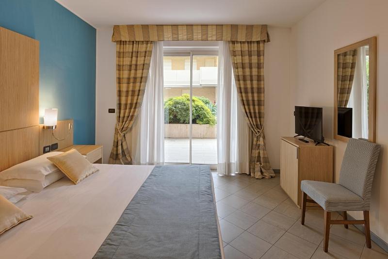 One-Bedroom Apartment image 4