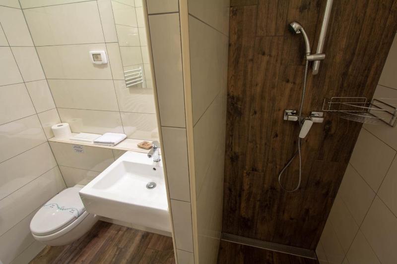 Triple Room with Bathroom image 3