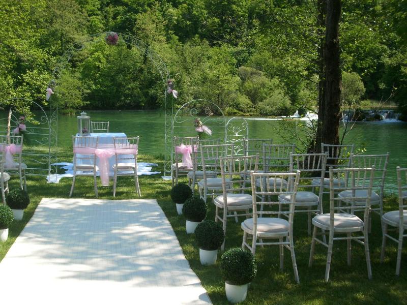 Double or Twin Room with Lake View image 2