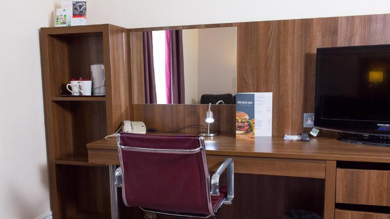 Deluxe Double or Twin Room image 3