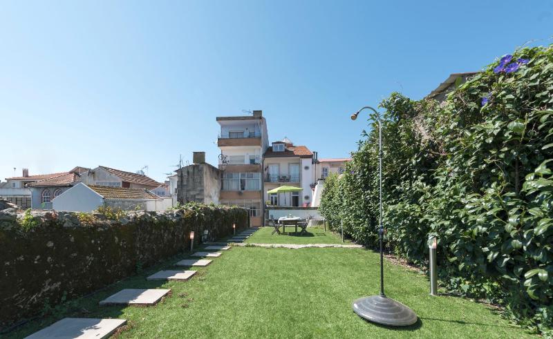 BmyGuest - Almada Garden Apartment - image 22