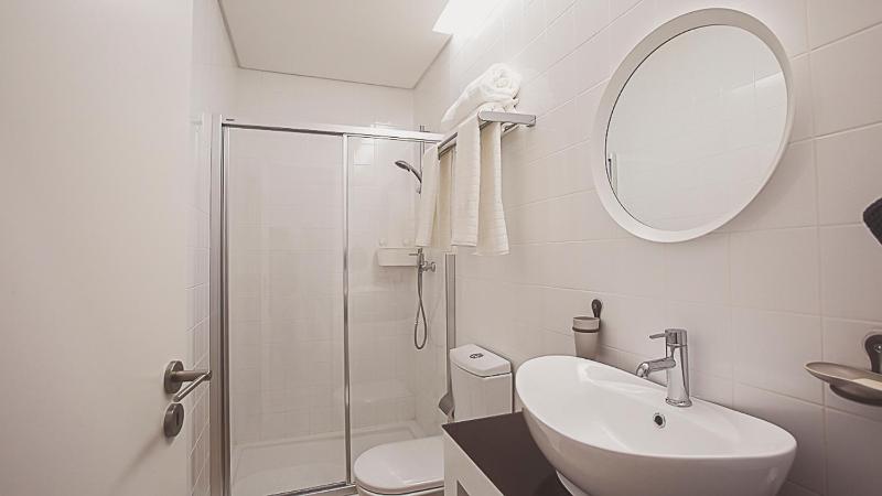 BmyGuest - Almada Garden Apartment - image 11