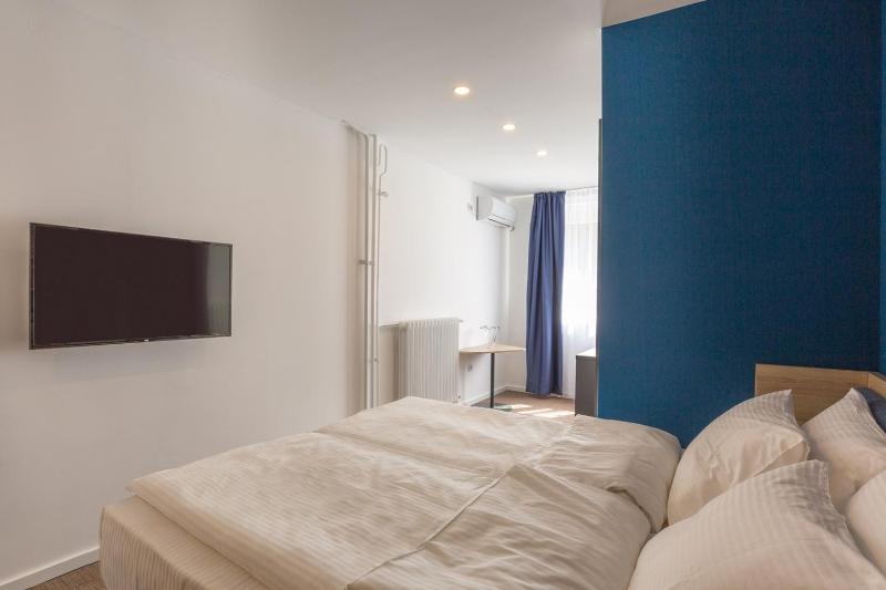 Budget Double Room image 4