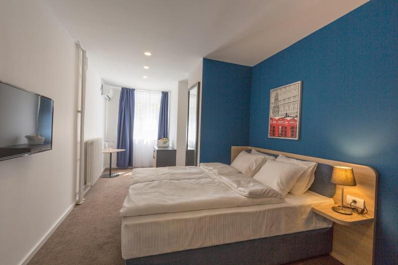 Budget Double Room image 3