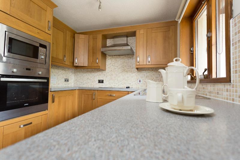 Spacious Two Bedroom Apartment image 4