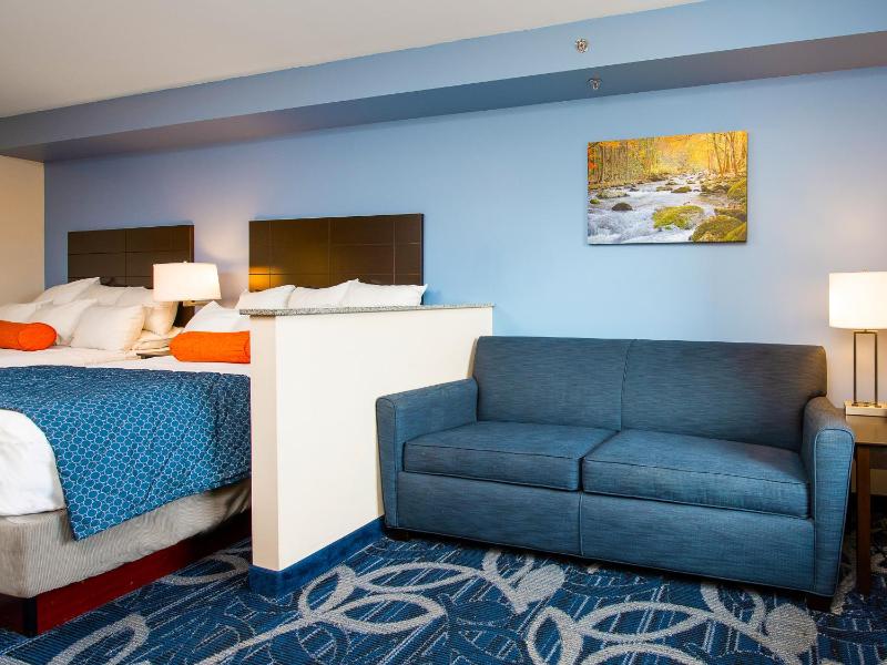 Suite with Pool View image 3