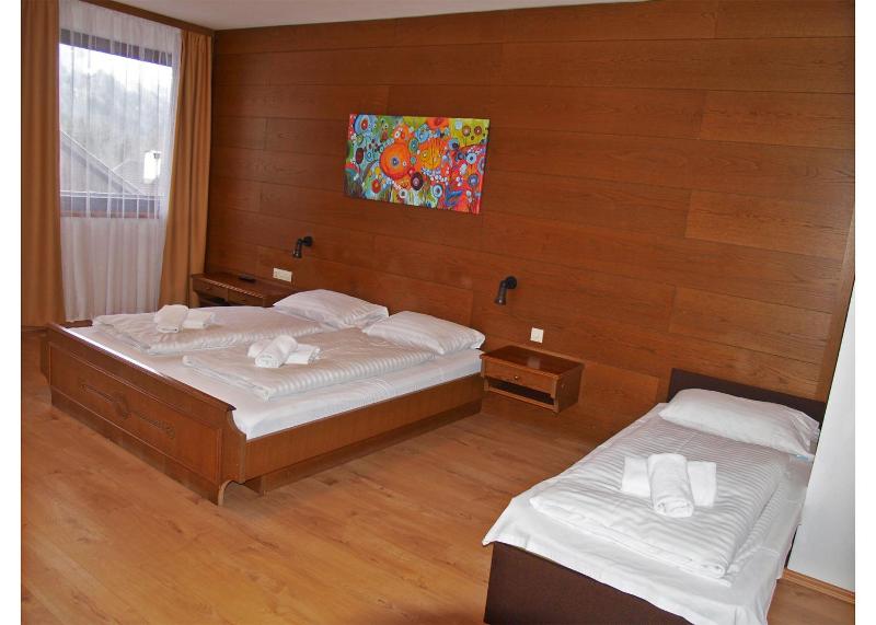 Standard Triple Room image 3