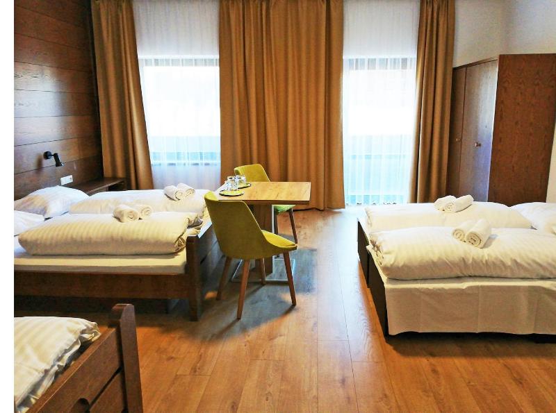 Deluxe Family Room image 1