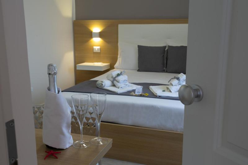B&B Island Tropea -Sea View Rooms & Suites- - image 30