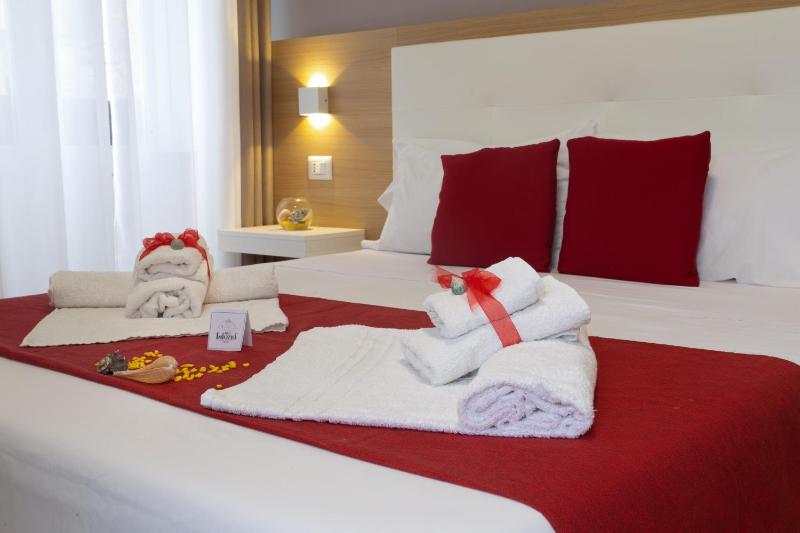 B&B Island Tropea -Sea View Rooms & Suites- - image 12